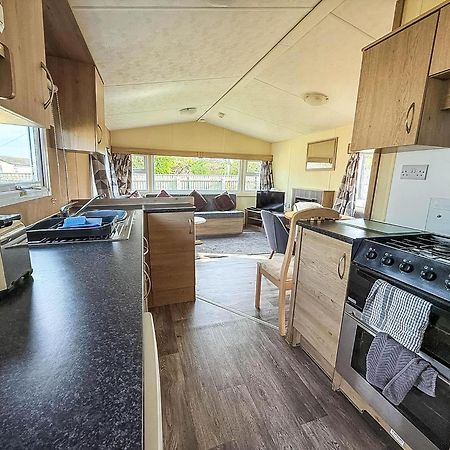 Lovely 6 Berth Caravan At Sunnydale Holiday Park Ref 35375S Louth  Exterior photo