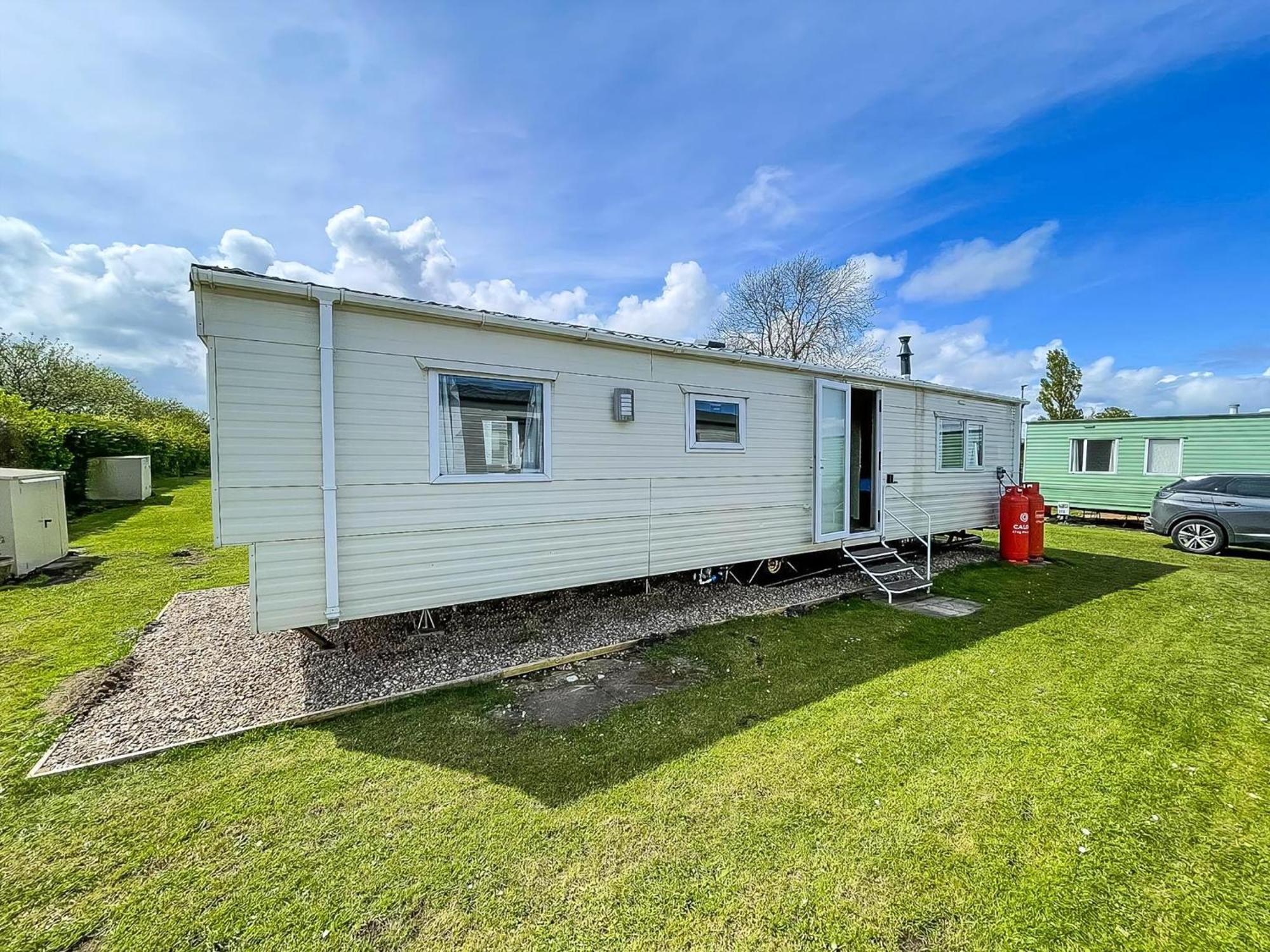 Lovely 6 Berth Caravan At Sunnydale Holiday Park Ref 35375S Louth  Exterior photo