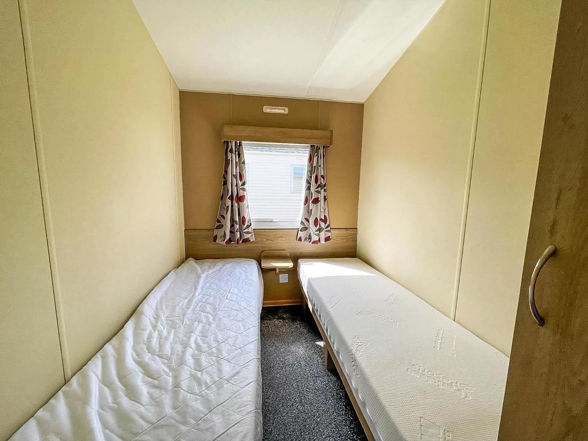 Lovely 6 Berth Caravan At Sunnydale Holiday Park Ref 35375S Louth  Exterior photo