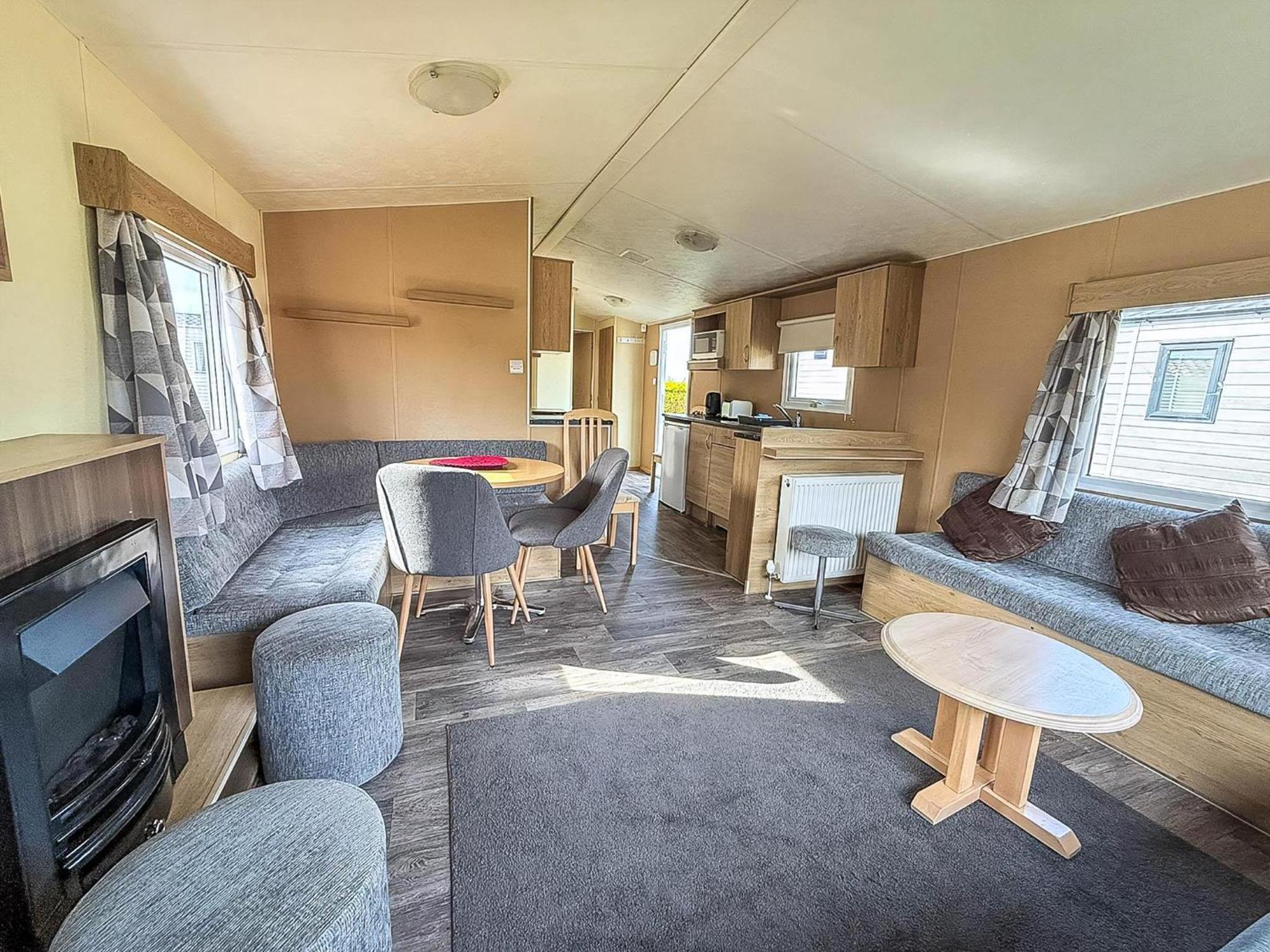 Lovely 6 Berth Caravan At Sunnydale Holiday Park Ref 35375S Louth  Exterior photo